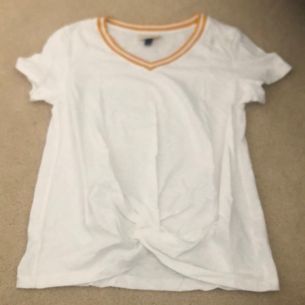 White and yellow Universal Thread shirt